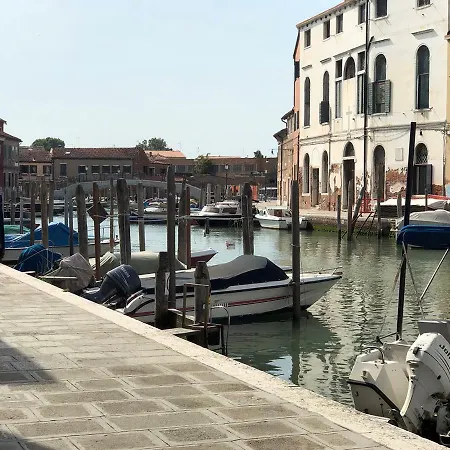 Tra I Vetri Di Murano *